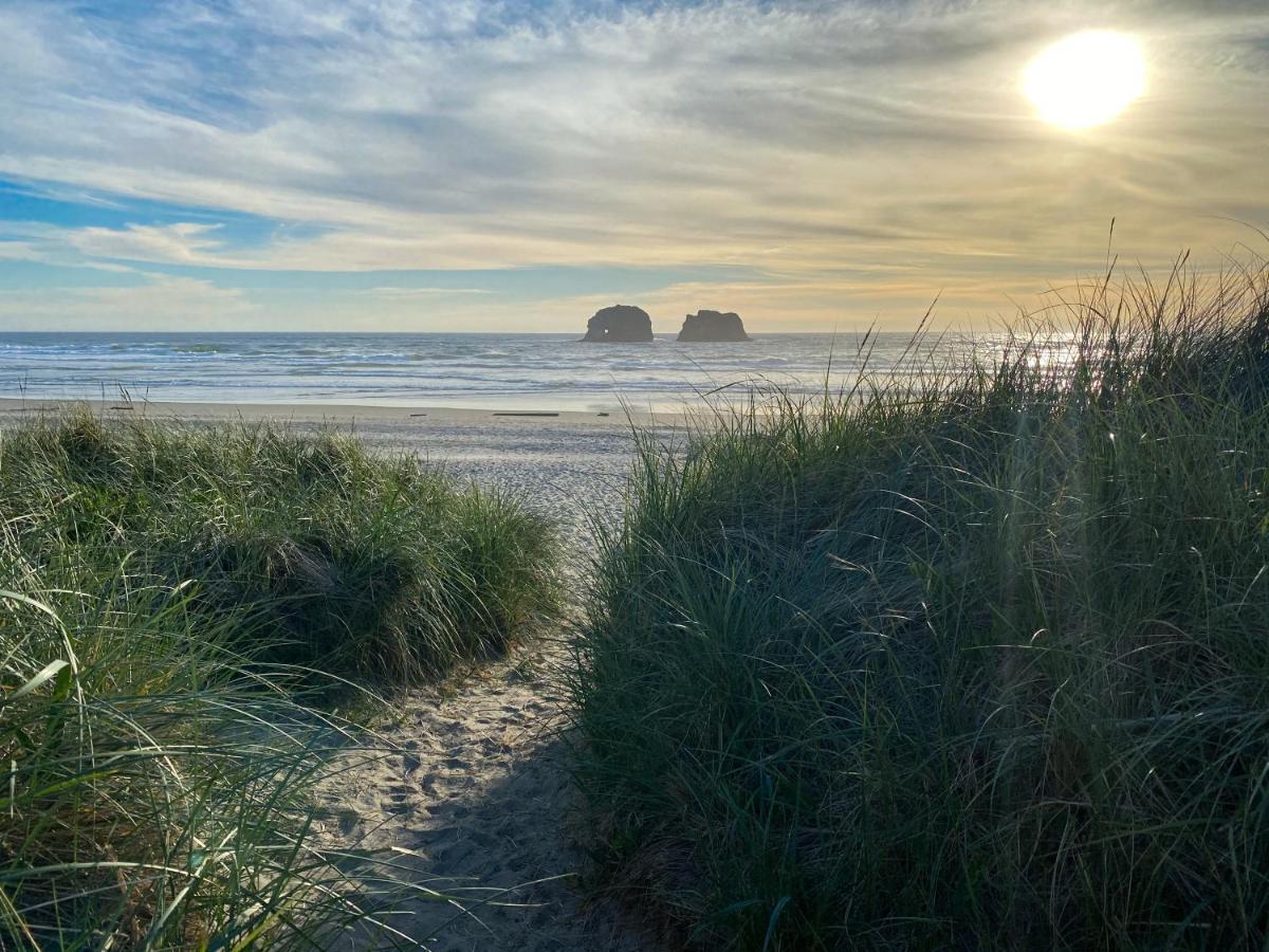 Rockaway Beach Vibes,Waterfront Oceanfront Rockaway Beach House Near Downtown,Wifi, Washer Dryer Bagian luar foto